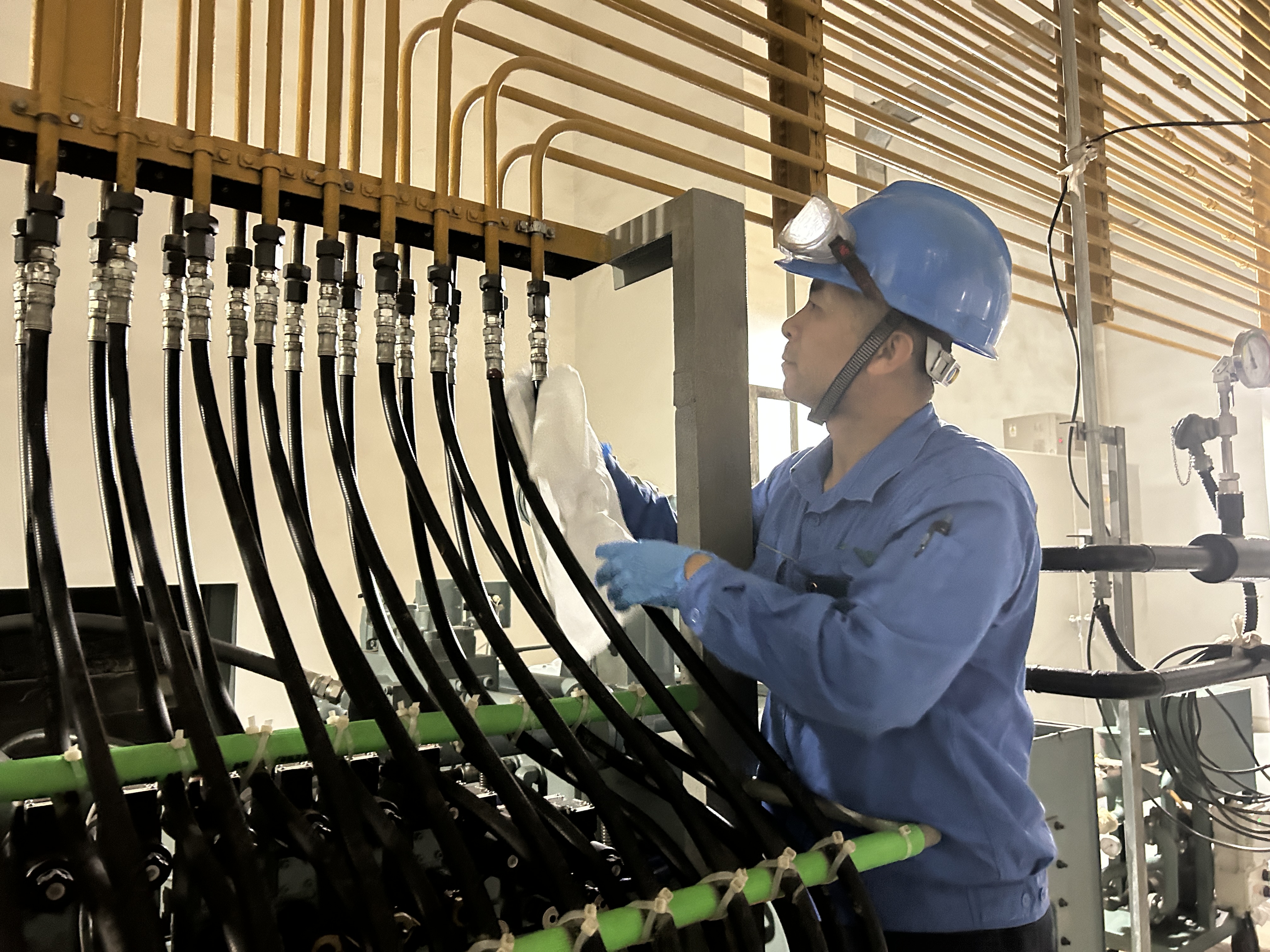 劳动创造美好生活 | 致敬太阳集团官网劳动榜样